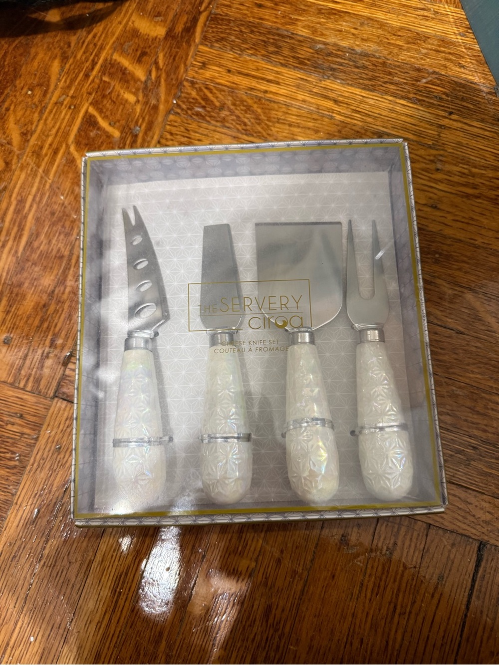 White Pearl Cheese Knife Set